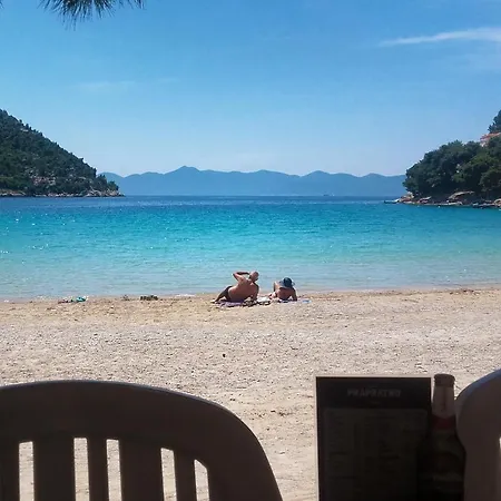 By The Sea Prapratno Ston