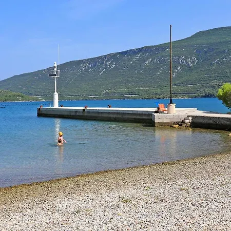 By The Sea Prapratno Appartement